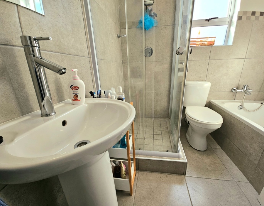 2 Bedroom Property for Sale in Stratford Green Western Cape